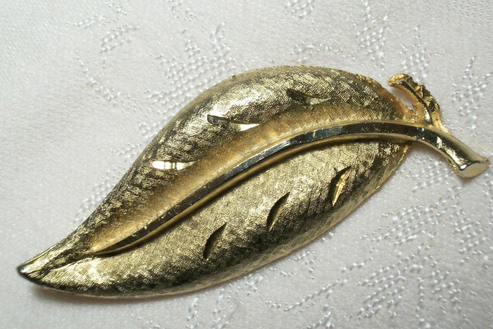 Leaf Brooch Diamond Cut and Brushed Gold Metal Vintage1960's Fashion Coat Pin