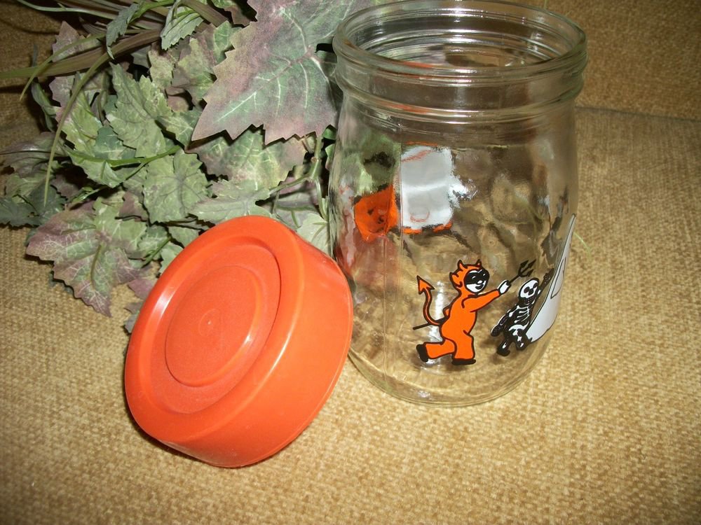 Trick or Treat Candy Jar Vintage1970's Carlton Glass Halloween Canister