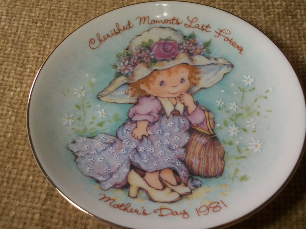 VTG AVON 1981 Mother's Day Plate Cherished Moments Last Forever Playing Dress Up