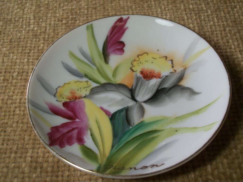 Porcelain Plate Artist Manon Handpainted Yellow Daffodils VTG 1960's Home Decor