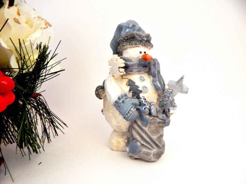 Snowman Figurine White and Blue Rustic Wood Style Resin Winter Christmas Decor