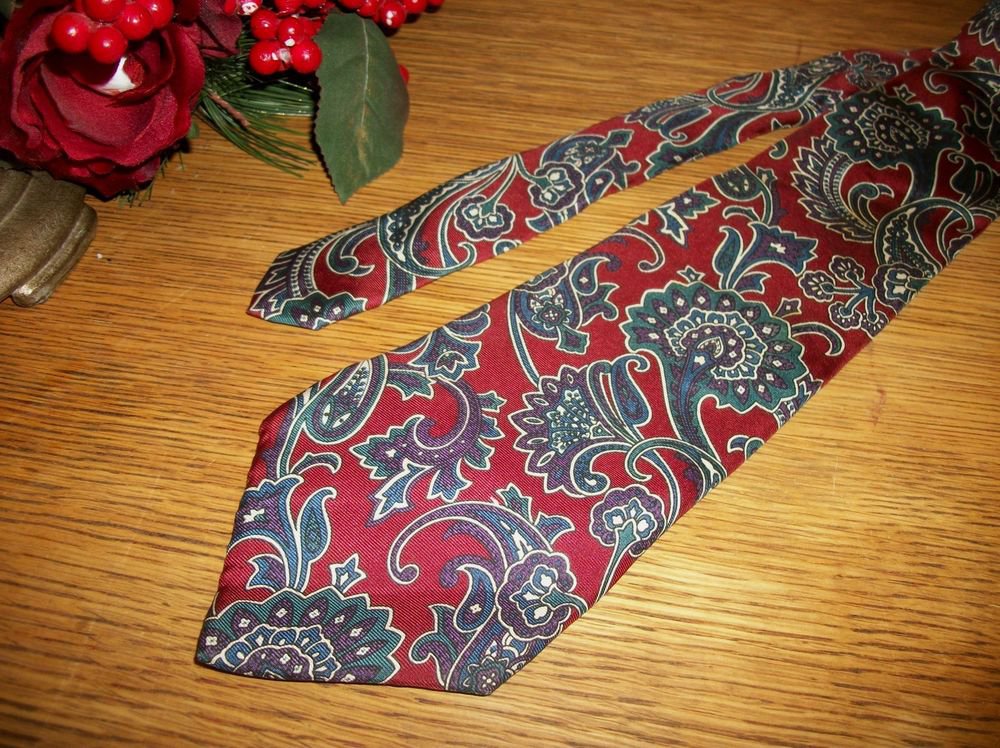 A Foxx LTD Italian Silk Tie Red Blue Paisley Necktie USA Made Mens VTG Fashion