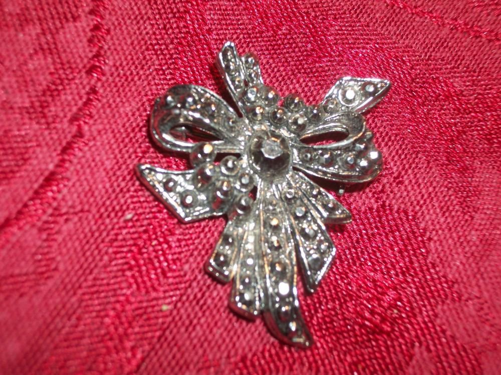 Bow Brooch Shiny Silvertone Studded Metal VTG 1950s Mid Century Fashion Jewelry