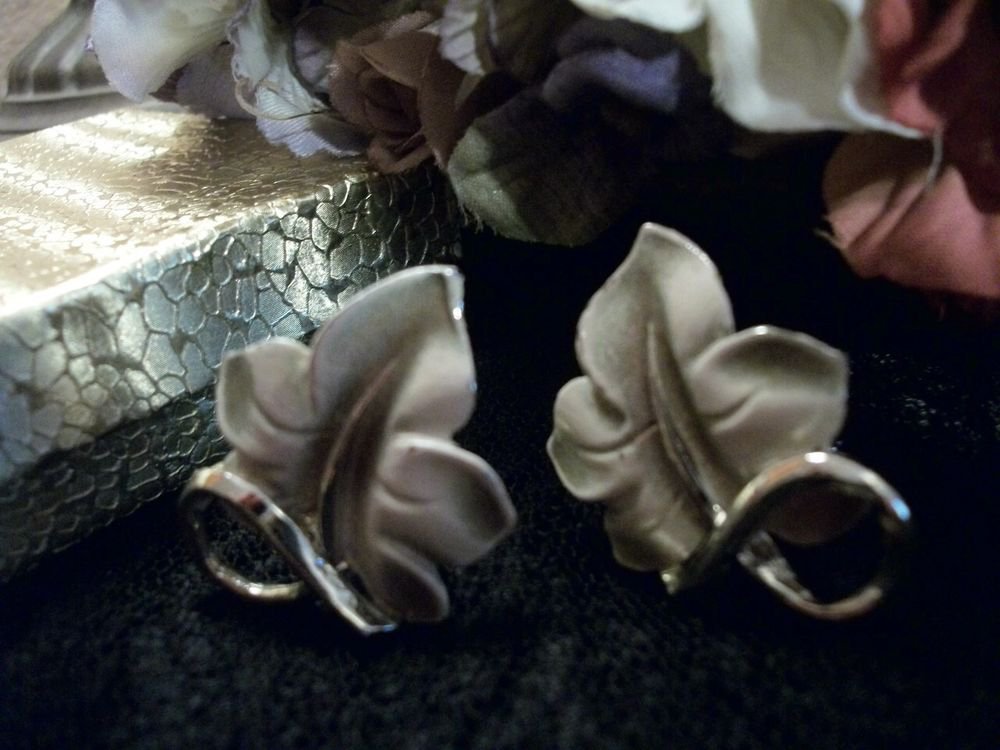 Clip On Earrings Fall Leaf Moss Green Enamel Leaves VTG 1950's Fashion Jewelry