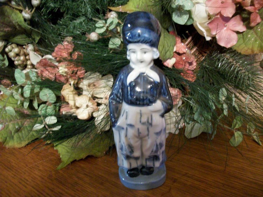 Dutch Woman Delft Figurine Blue White VTG Porcelain Collectible made in Japan