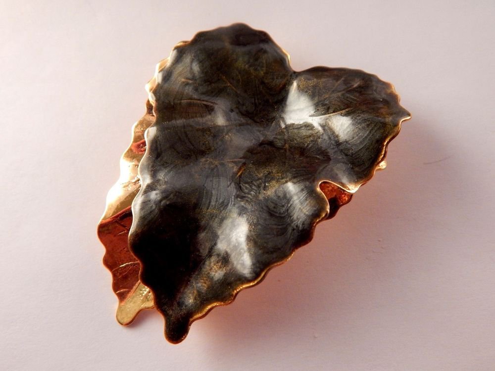 Green and Gold Fall Leaves Brooch Enameled Metal Ivy Leaf Pin Vintage Jewelry