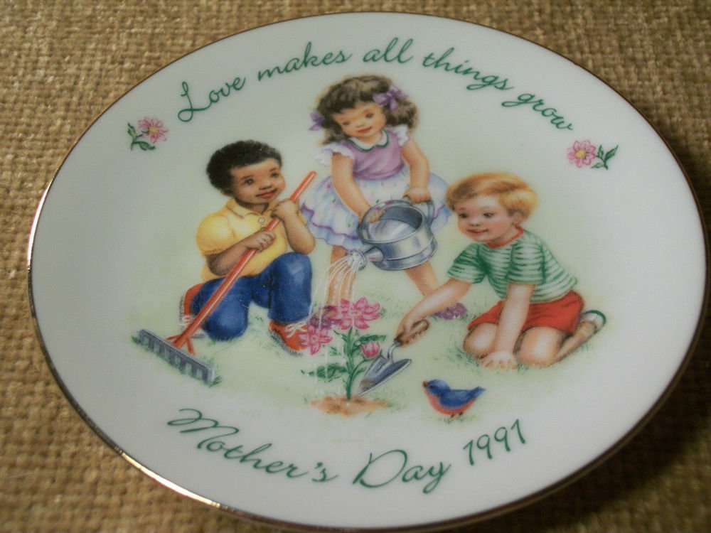 VTG AVON 1991 Mother's Day Plate Love Makes All Things Grow Kids Garden Flowers