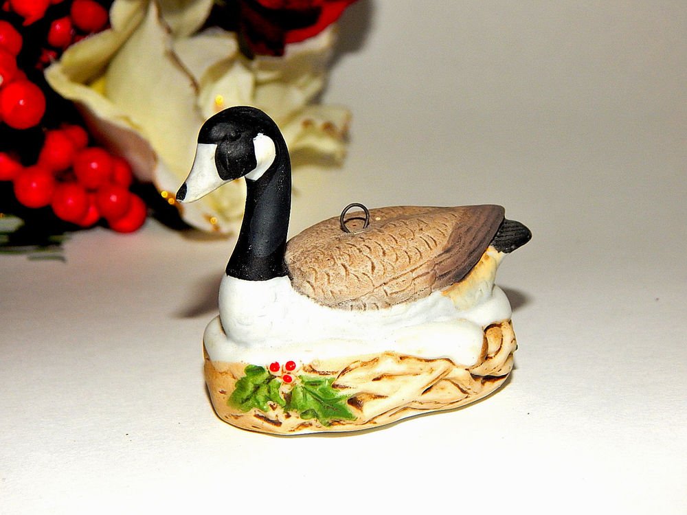 Canadian Goose Bird Nest Christmas Tree Ornament Vintage Homco Porcelain Decor