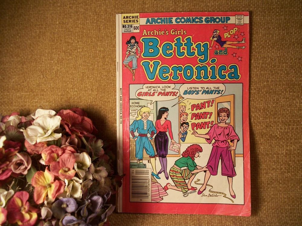 Archie Comics Group Series Archies Girls Betty Veronica VTG Collectible Book