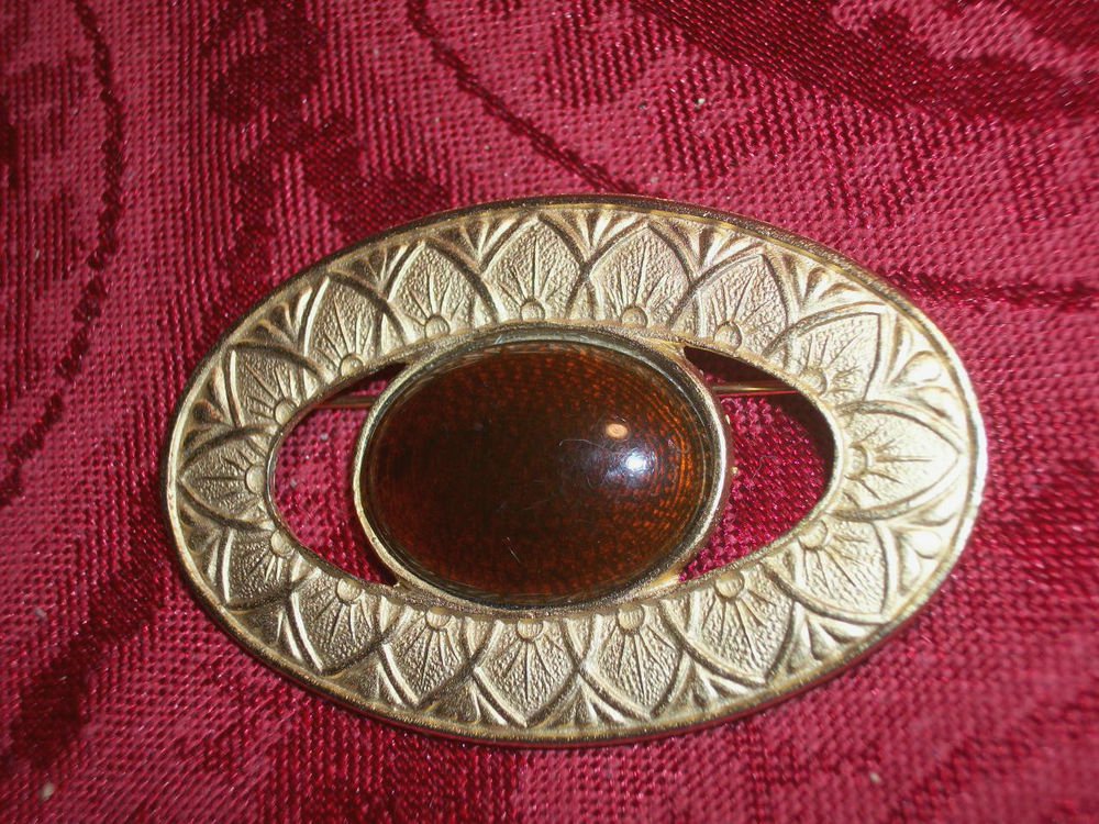 Brooch Vintage Gold Tone Metal Oval Geometric Pin Brown Cabochon Jewelry