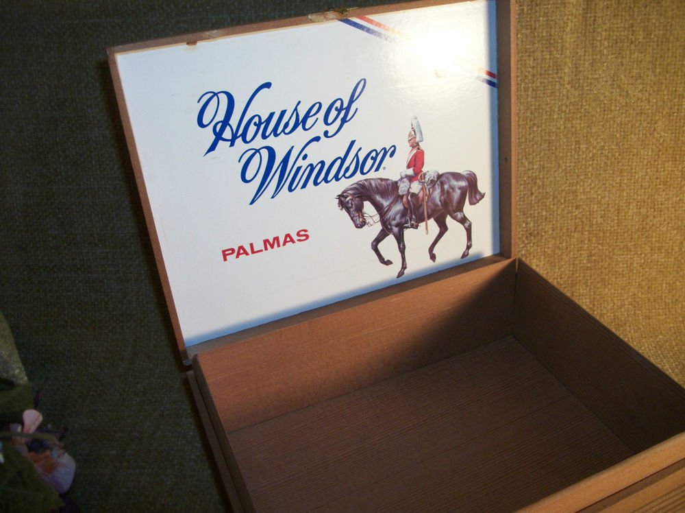 Cigar Box House of Windsor VTG Tobacciana Wooden Box Palmas Advertising Logo