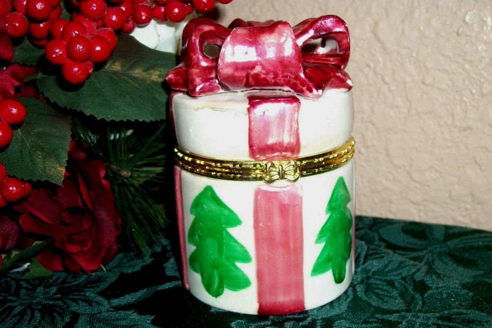 Christmas Gift Box Trinket Ring Jewelry Storage Hand Painted Ceramic Present