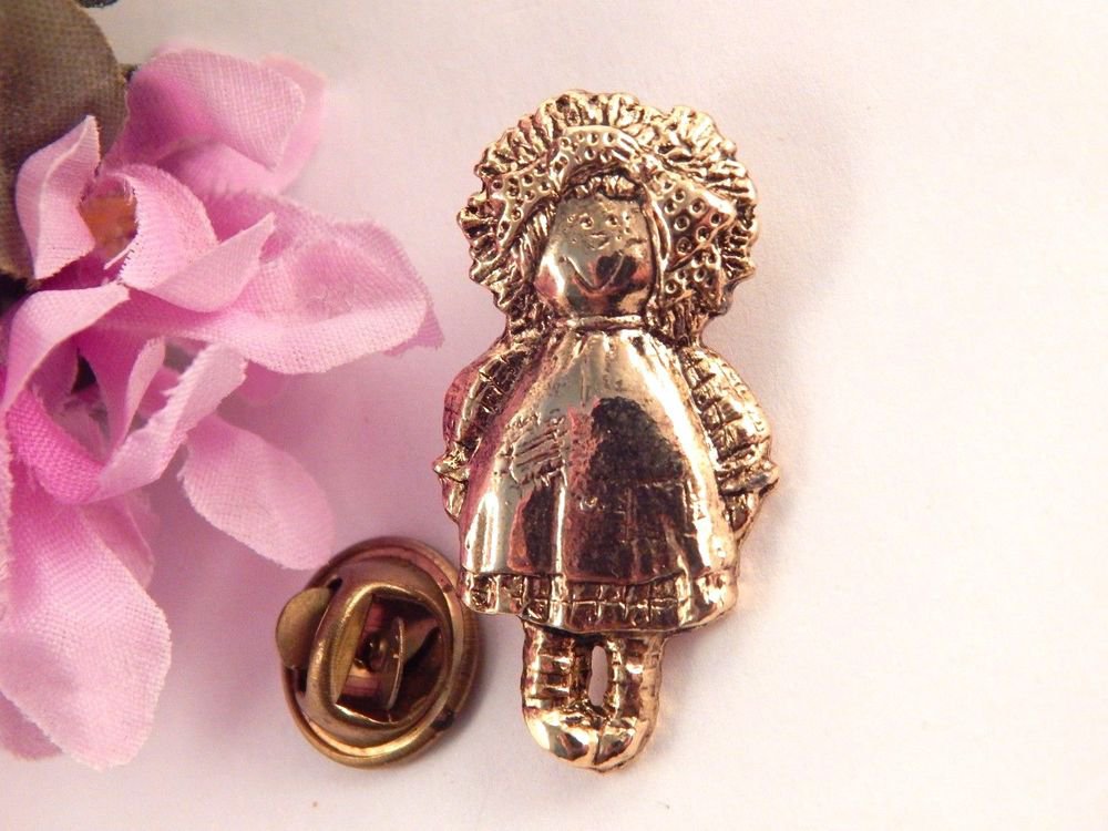 Raggedy Ann Style Doll Lapel Pin Gold Metal Hat Tack Vintage Friendship Jewelry