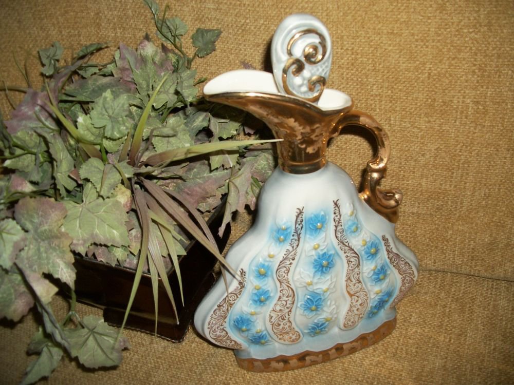 Blue & White Jim Beam Whiskey Decanter VTG 1970 Regal China Barware Urn Pitcher