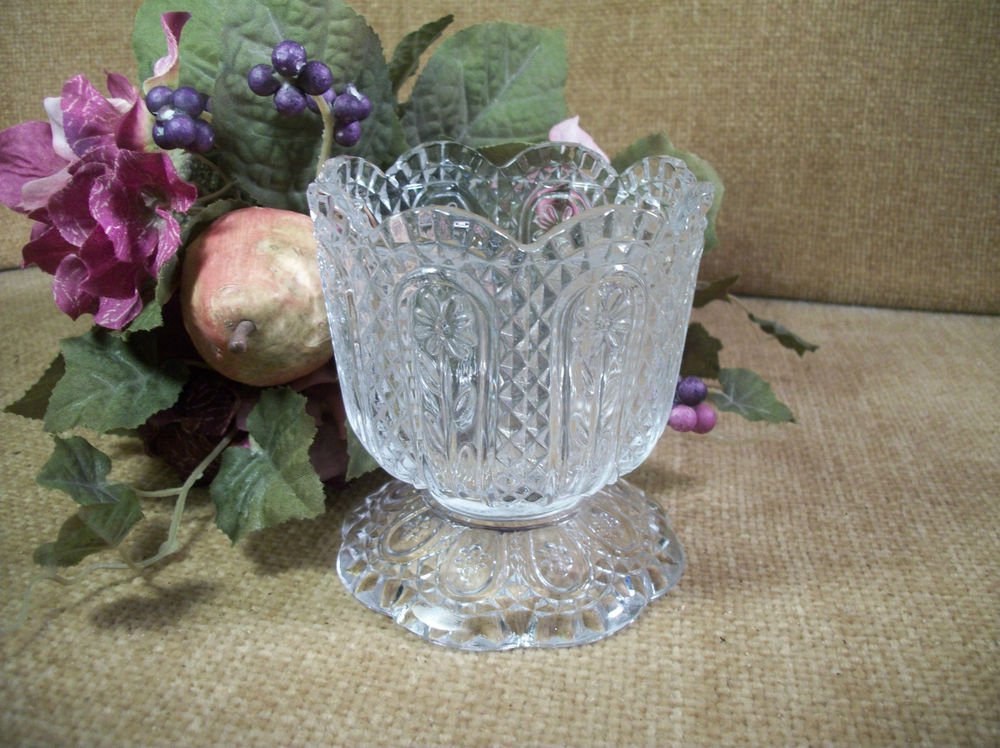 AVON FOSTORIA Glass Dish Candle Holder Daisy Diamond Pedestal Vase Vintage 1973