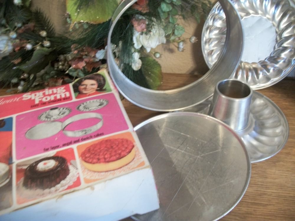 VTG Bakeware Hillware Spring Form Pan Set 10 Inch Aluminum Molds Baking Set