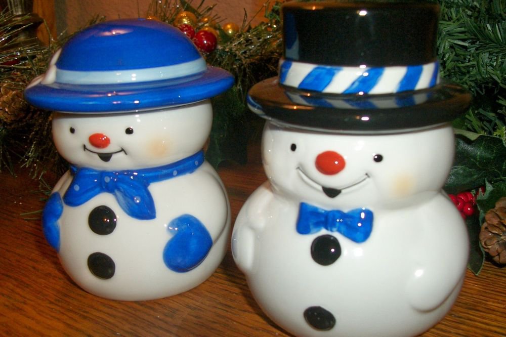 Snowman Salt and Pepper Shakers Mr Mrs He She Mesa Products Christmas Tableware