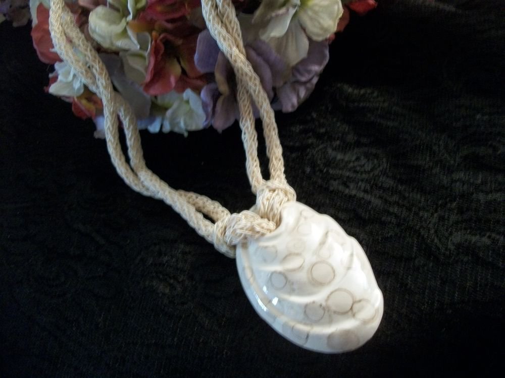 Shell Pendant Rope Necklace VTG Beach Boho Hand Painted Ceramic Seashell Jewelry