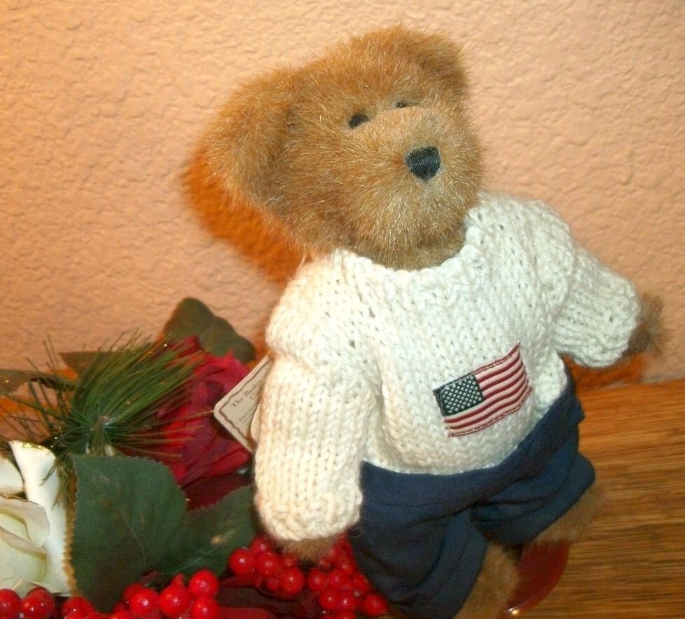Boyds Bear 8" Edmund w/stand & tags 2002 Bailey Friends Collection Flag Sweater
