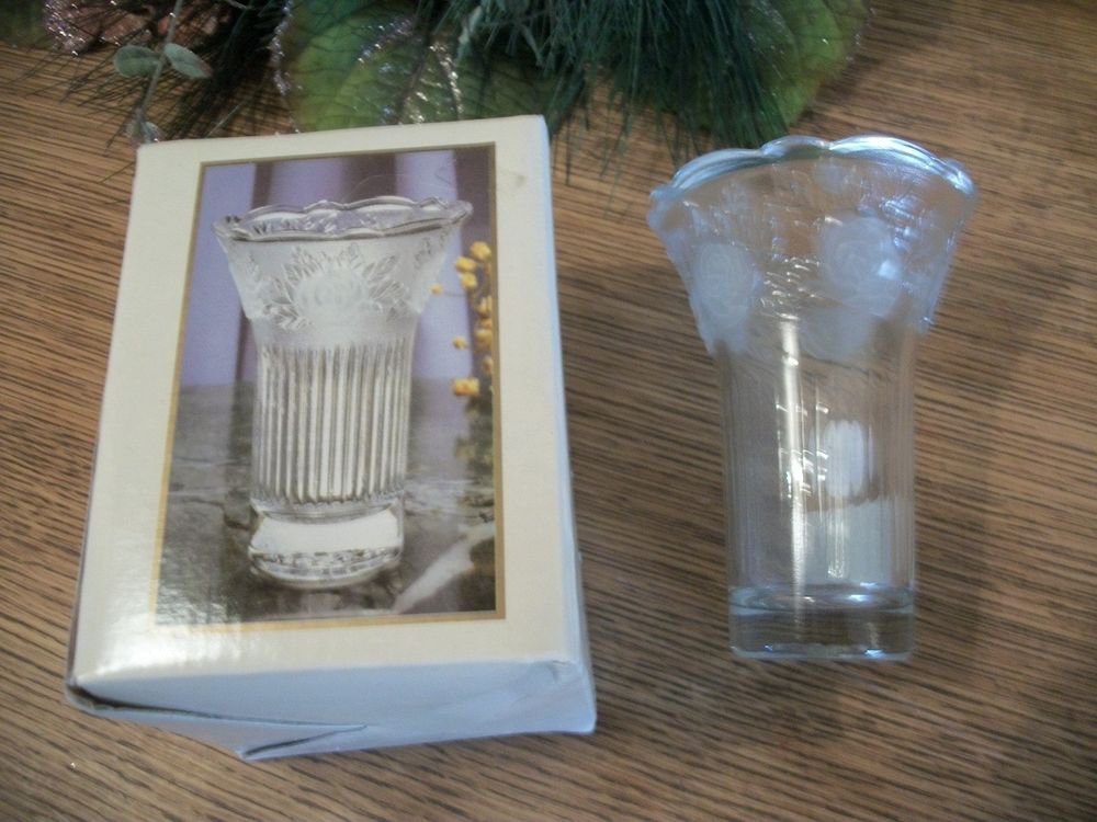 Flower Vase Frosted Crystal Forever Favors Sara Elegant Home Decor NIB Gift