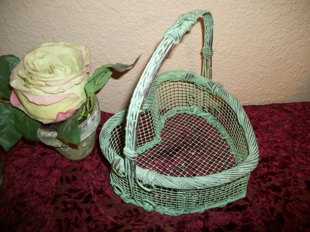 Wire Mesh Metal Basket Green Heart VTG Shabby Cottage Craft Supply Home Decor