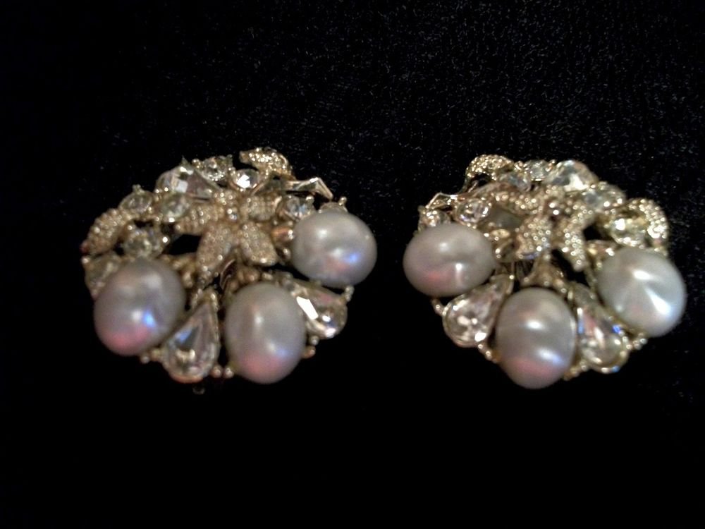 Earrings Rhinestone and Faux Pearls Gold Metal Clip-On Round Cluster VTG Jewelry