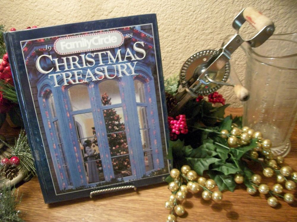 Family Circle Christmas Treasury 1988 VTG Cookbook Holiday Decorating Crafts