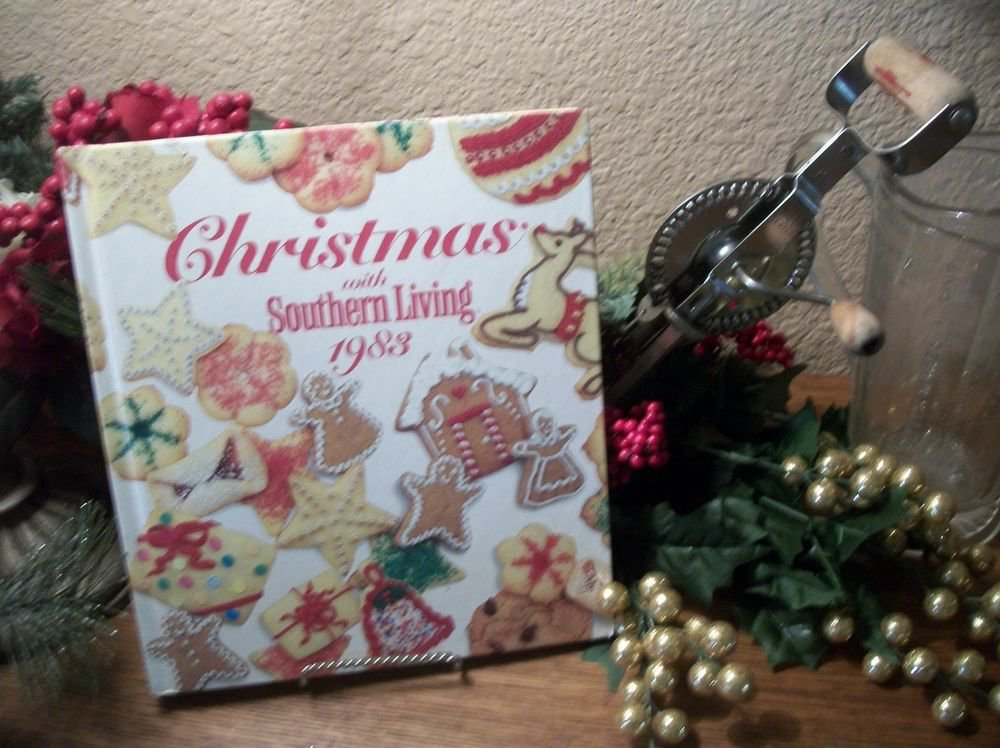 Christmas with Southern Living Cookbook Recipes Decorating Crafts VTG 1983 Book