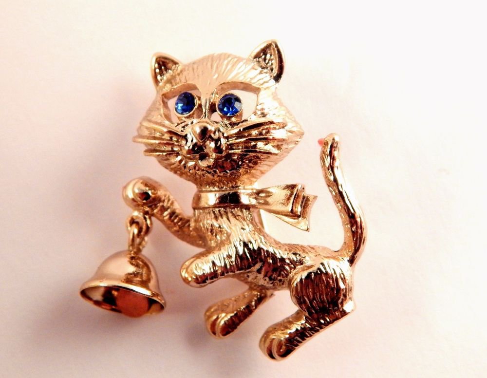Cat Ringing Bell Brooch Avon Signed VTG Jewelry Gold Metal Blue Eyed Kitten Pin