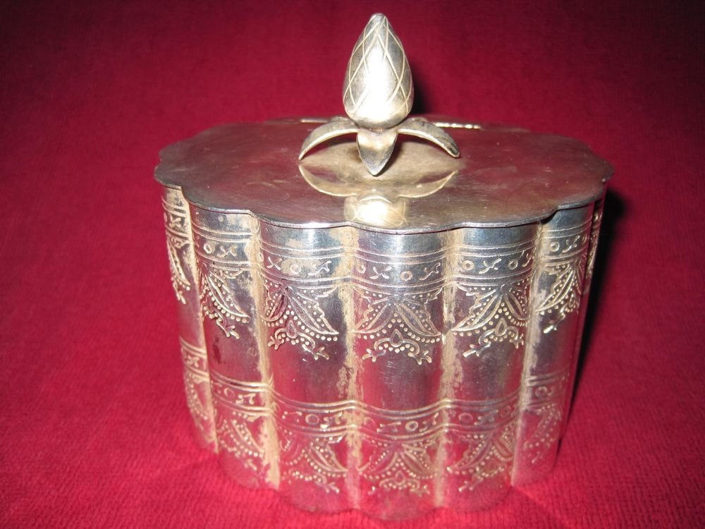 Silver Trinket Box Etched Scalloped Sides Pineapple Finial Hinged Lid Lidded