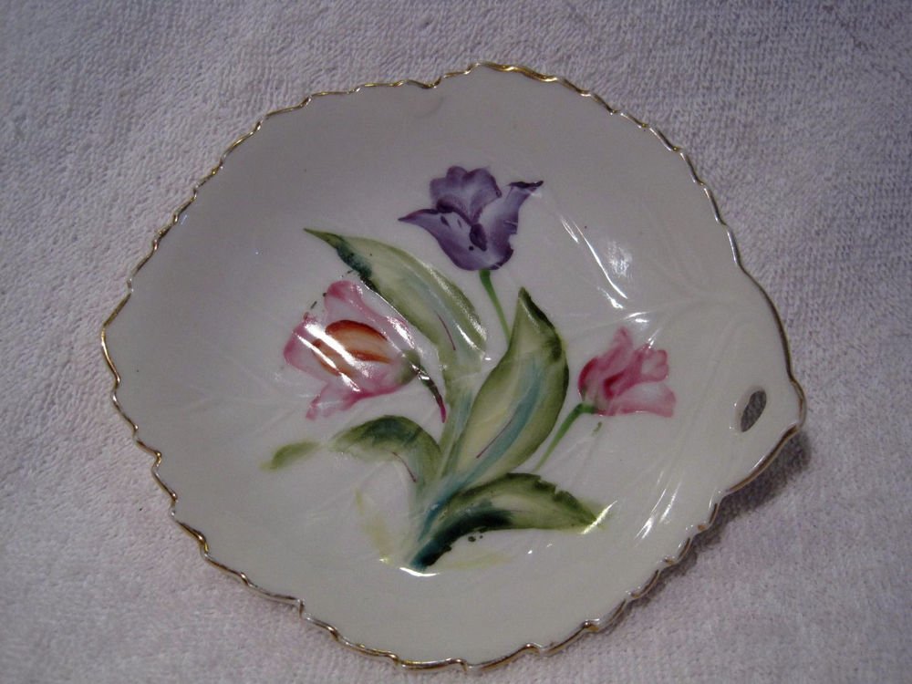 Leaf Shaped Hand Painted Trinket Candy Mint Dish Red/Violet Tulips Japan
