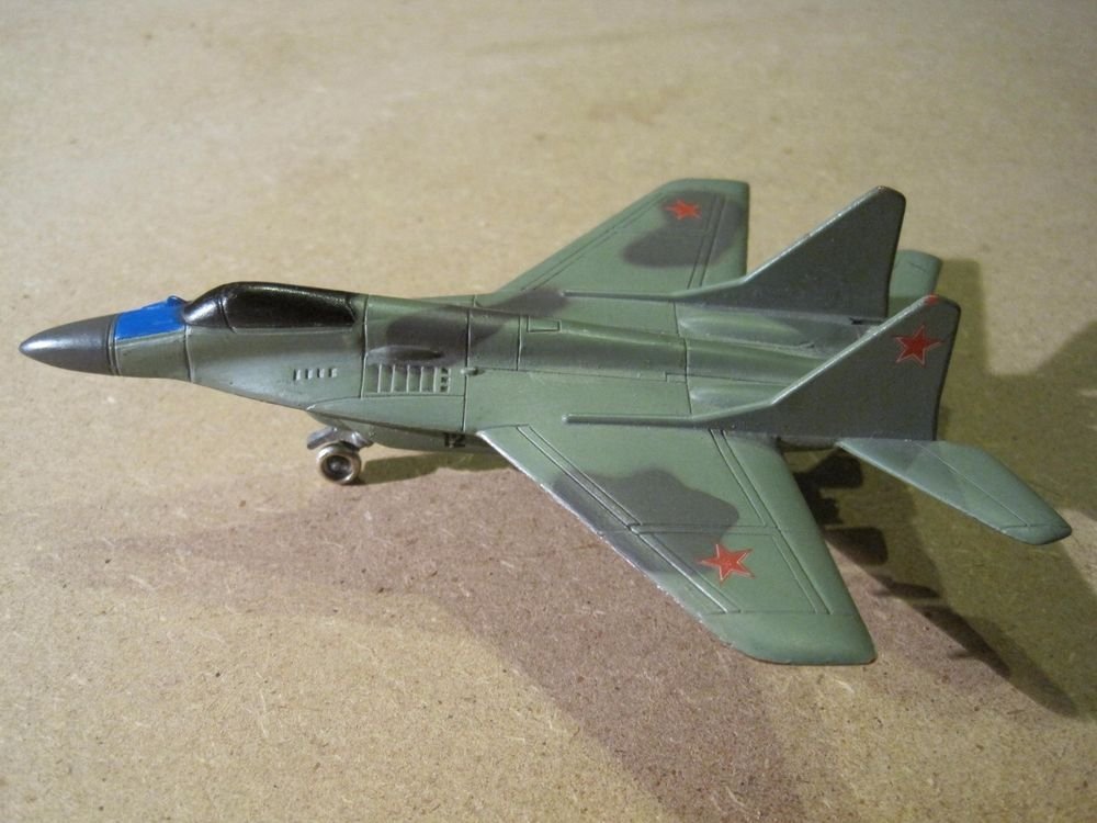 Diecast Maisto Fighter Jet MIG-29 Fulcrum Airplane Russian Military