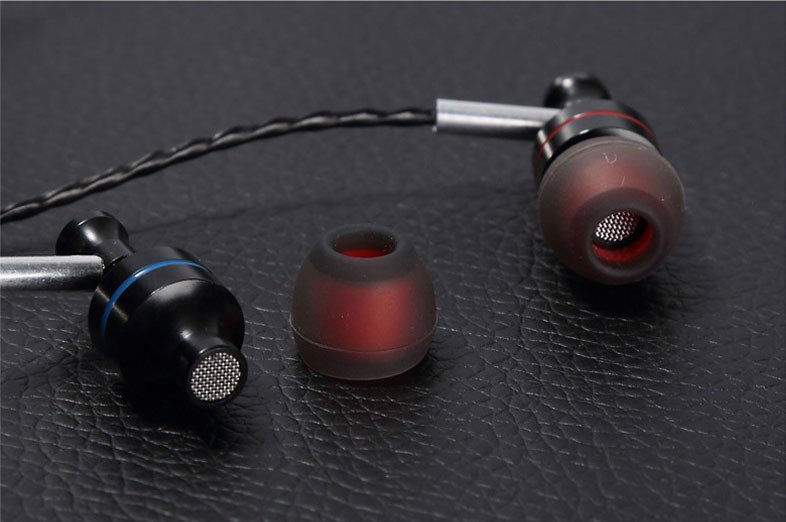 2015 New Brand In Ear Earphone With Mic Super Bass Music Headphone 32258360054-1-