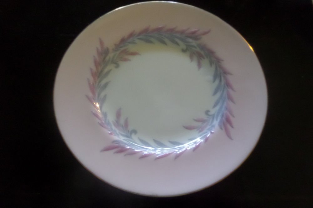 6 MINT VINTAGE MINTON CHINA PINK MALTA S-676 SET 6 COFFEE TEA PLATES LAUREL GOLD