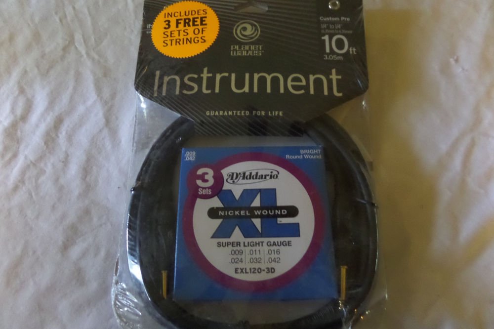 Planet Waves Custom Pro Series Instrument Cable, 10 feet with 3 Sets XL Strings