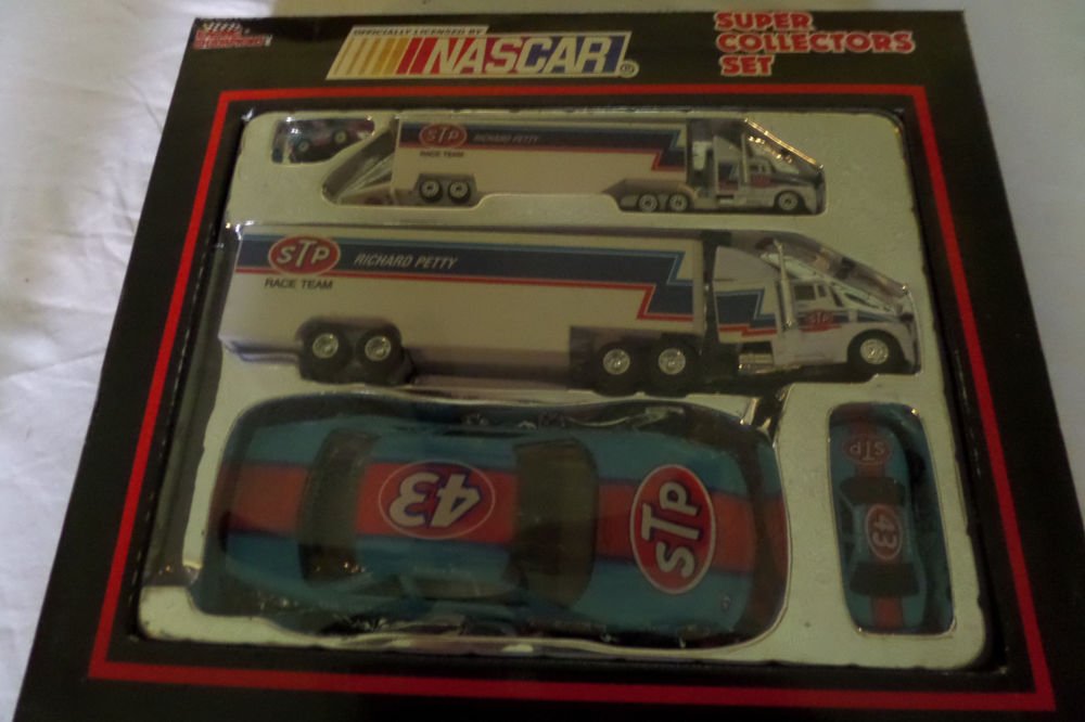RICHARD PETTY #43 STP 1992 NASCAR RACING CHAMPIONS SUPER COLLECTORS SET