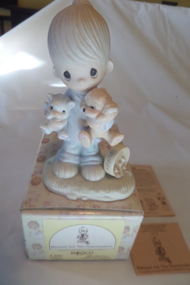 Precious Moments 1979 Blessed are the Peacemakers E-3107