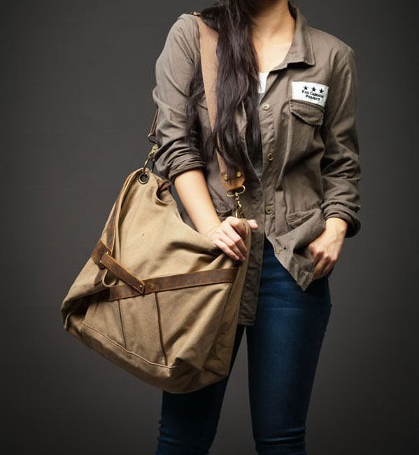 6a. MESSENGER Iâ„¢ Canvas & Leather shoulder bag messenger. Khaki. FREE DELIVERY