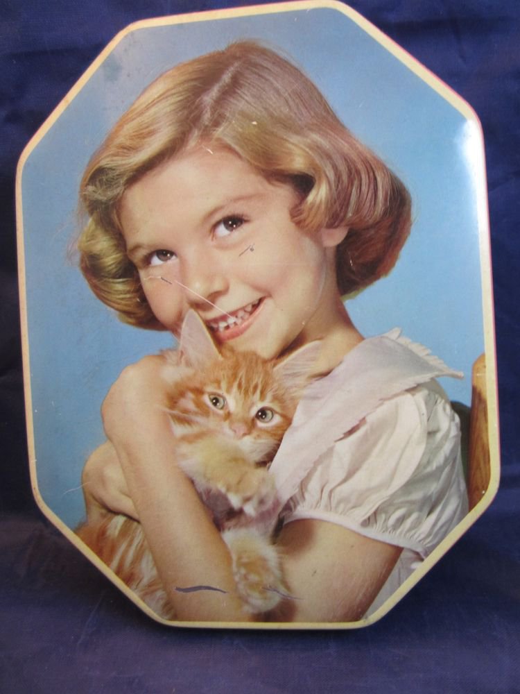 vintage Clarnico English Toffee sweets tin London England candy girl & kitten