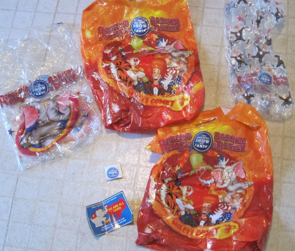 Ringling Brothers & Barnum & Bailey circus collectibles (bags, towelette +)