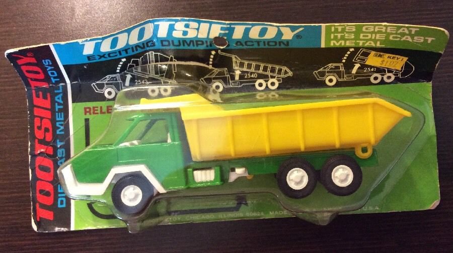 Tootsietoy Dump Truck Green And Yellow Mint On Card 1970 Die-Cast