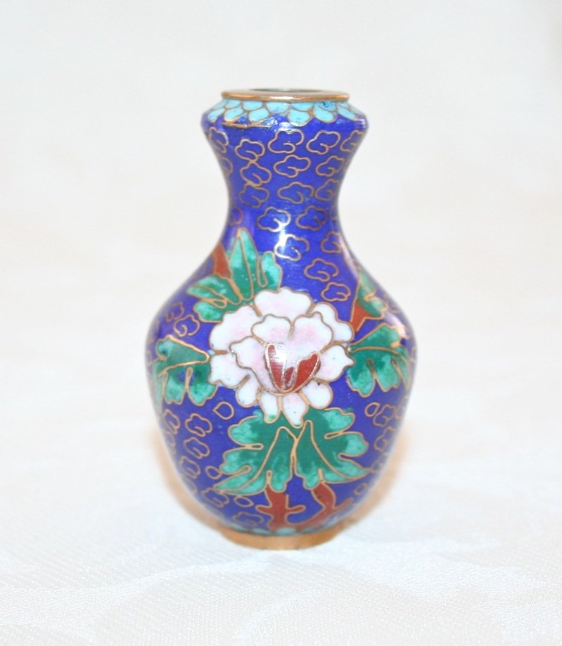PRETTY VINTAGE CLOISONNE 2 1/2â MINI VASE