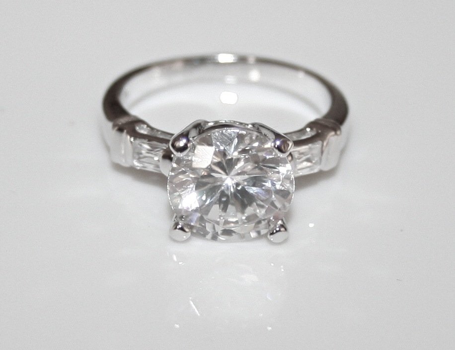 STUNNING STERLING SILVER 8MM 2CT ROUND CUT CZ SOLITAIRE RING Â