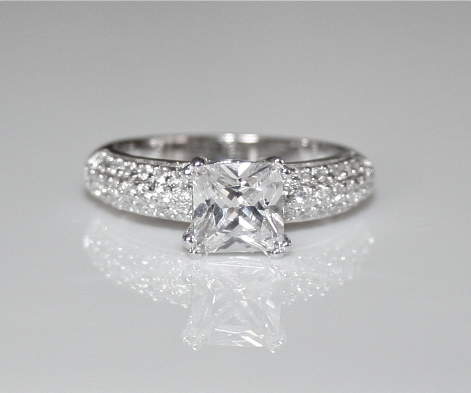 STUNNING STERLING SILVER 7MM 1.6CT PRINCESS CUT CZ SOLITAIRE RINGÂ (SIZES J - R)