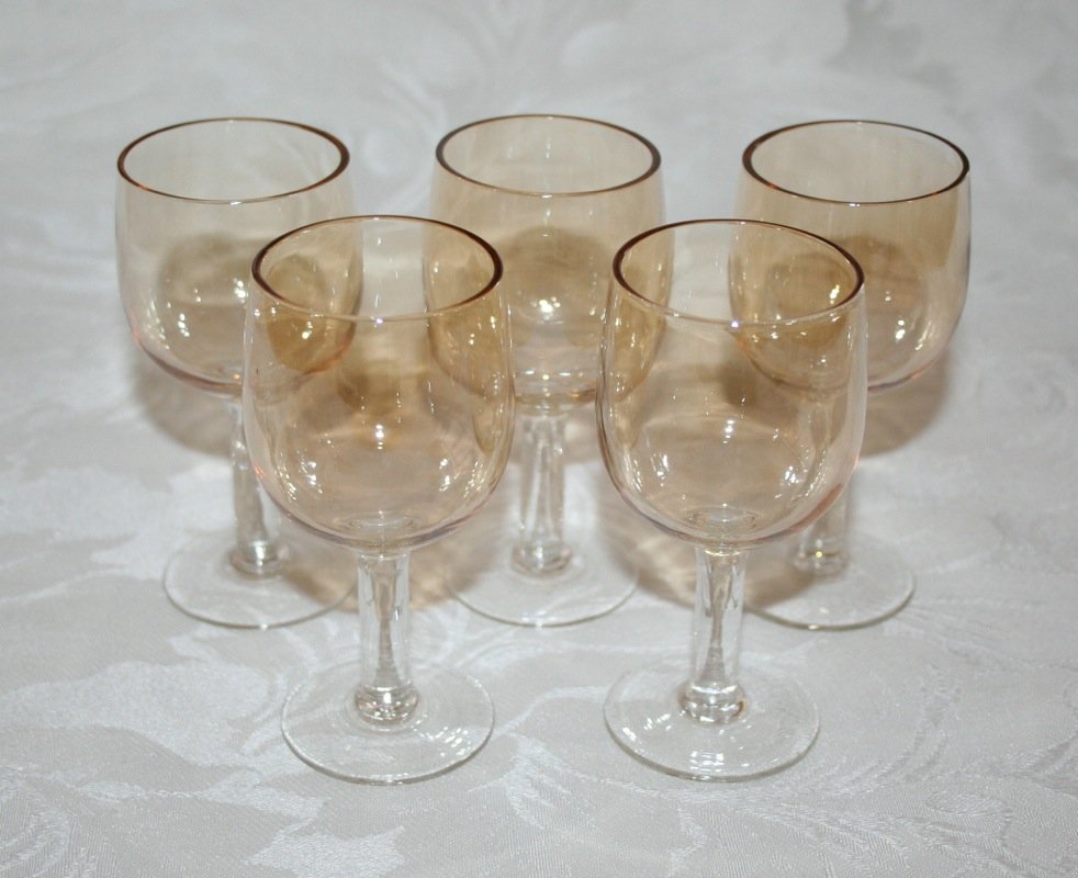 VINTAGE SET OF FIVE 4” PRETTY CHAMPAGNE COLOURED LIQUER GLASSES