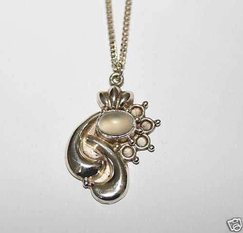 BEAUTIFUL STERLING SILVER MOONSTONE PENDANT