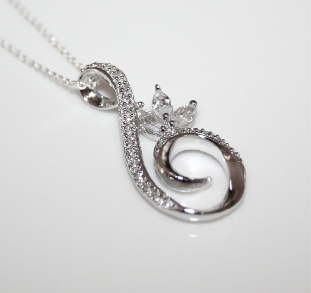 GORGEOUS STERLING SILVER MARQUISE CZ PENDANT & CHAINÂ
