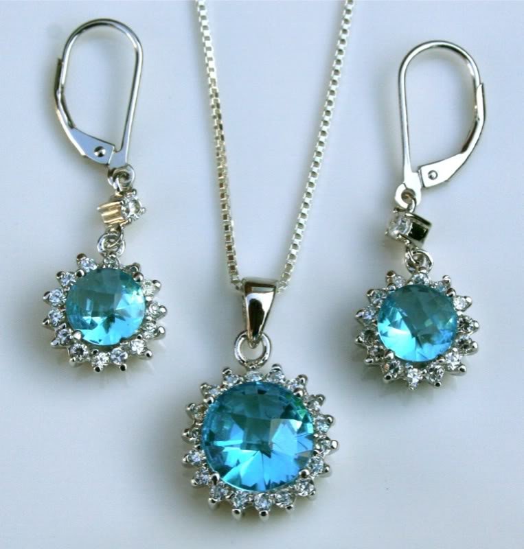 GORGEOUS SILVER CZ BLUE TOPAZ EARRING & PENDANT SETÂ