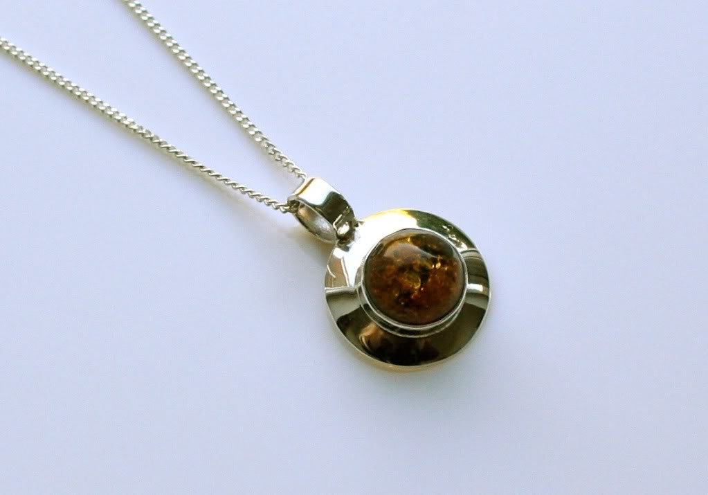 STERLING SILVER CABACHON BALTIC AMBER PENDANT & CHAIN