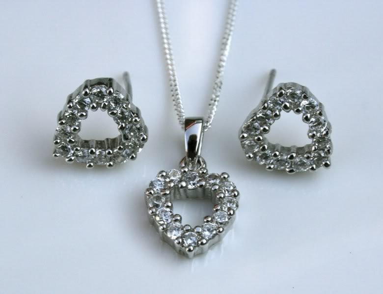 PRETTY STERLING SILVER CZ HEART EARRINGS & PENDANT SETÂ